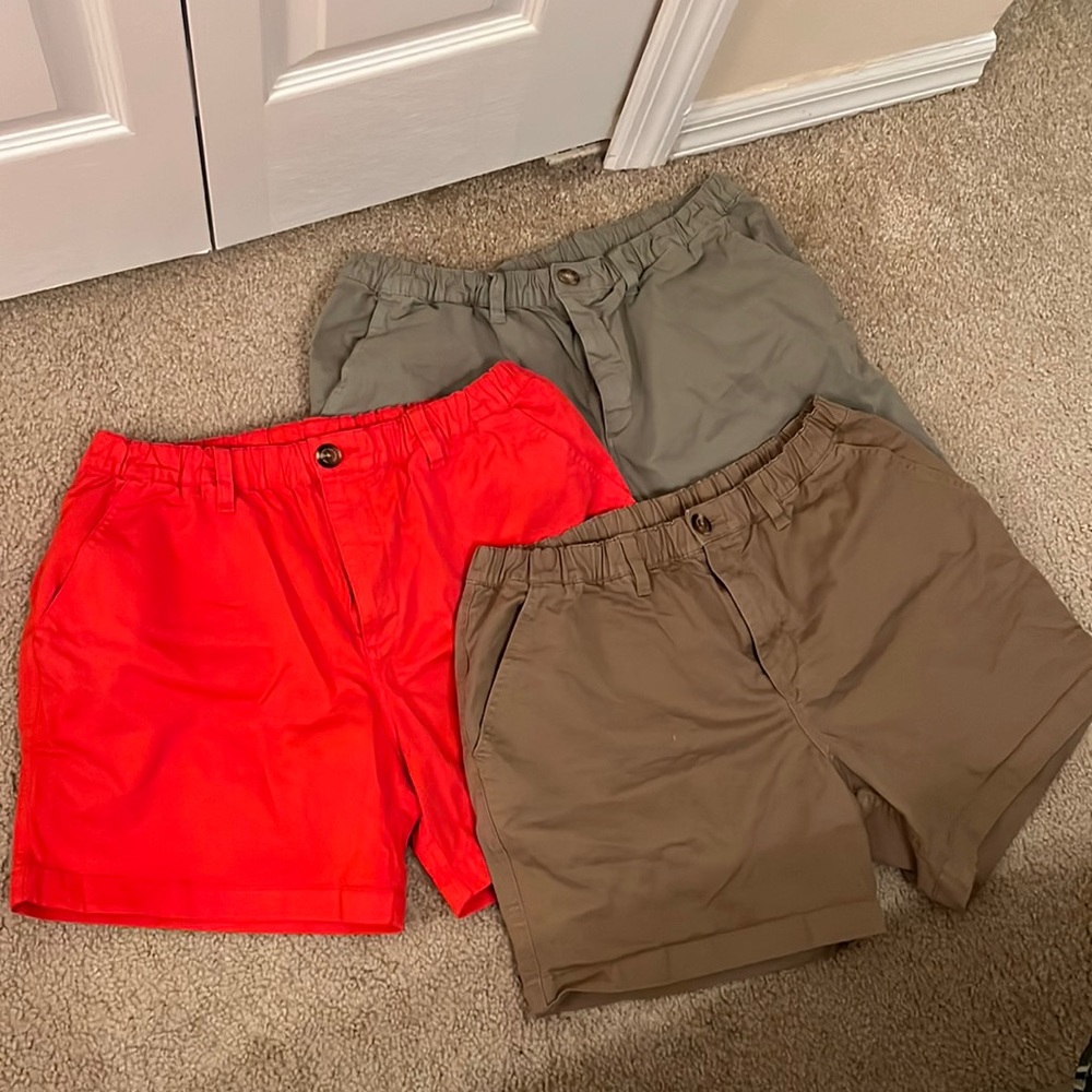 Lot of 3 Mens Chubbies Shorts - Green, Red & Tan. All size Large & 5.5” inseam.